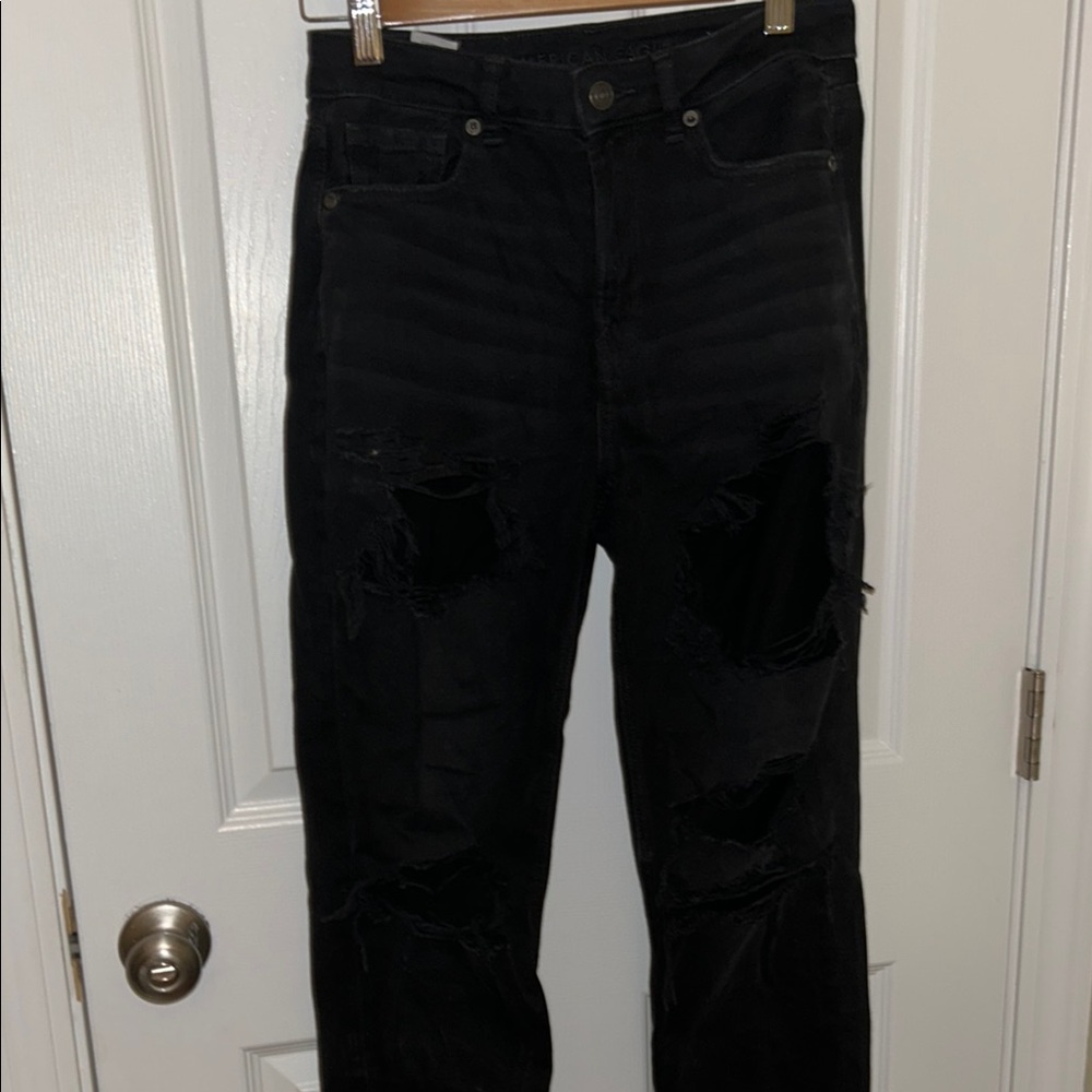 Black Relaxed Fit Jeans with Classic Design